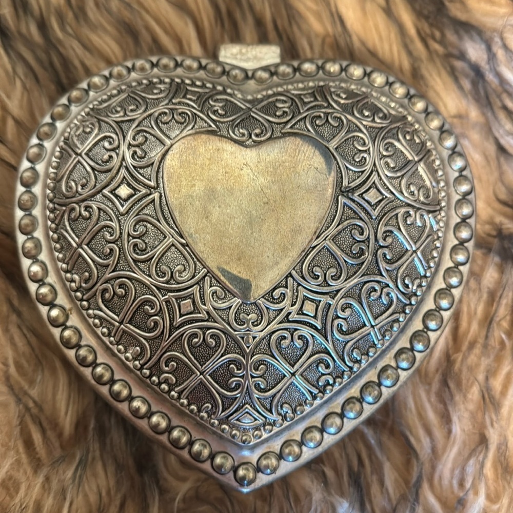 Intricate Silver Plated Heart Shaped Lined Trinket Box - Picture 1 of 5